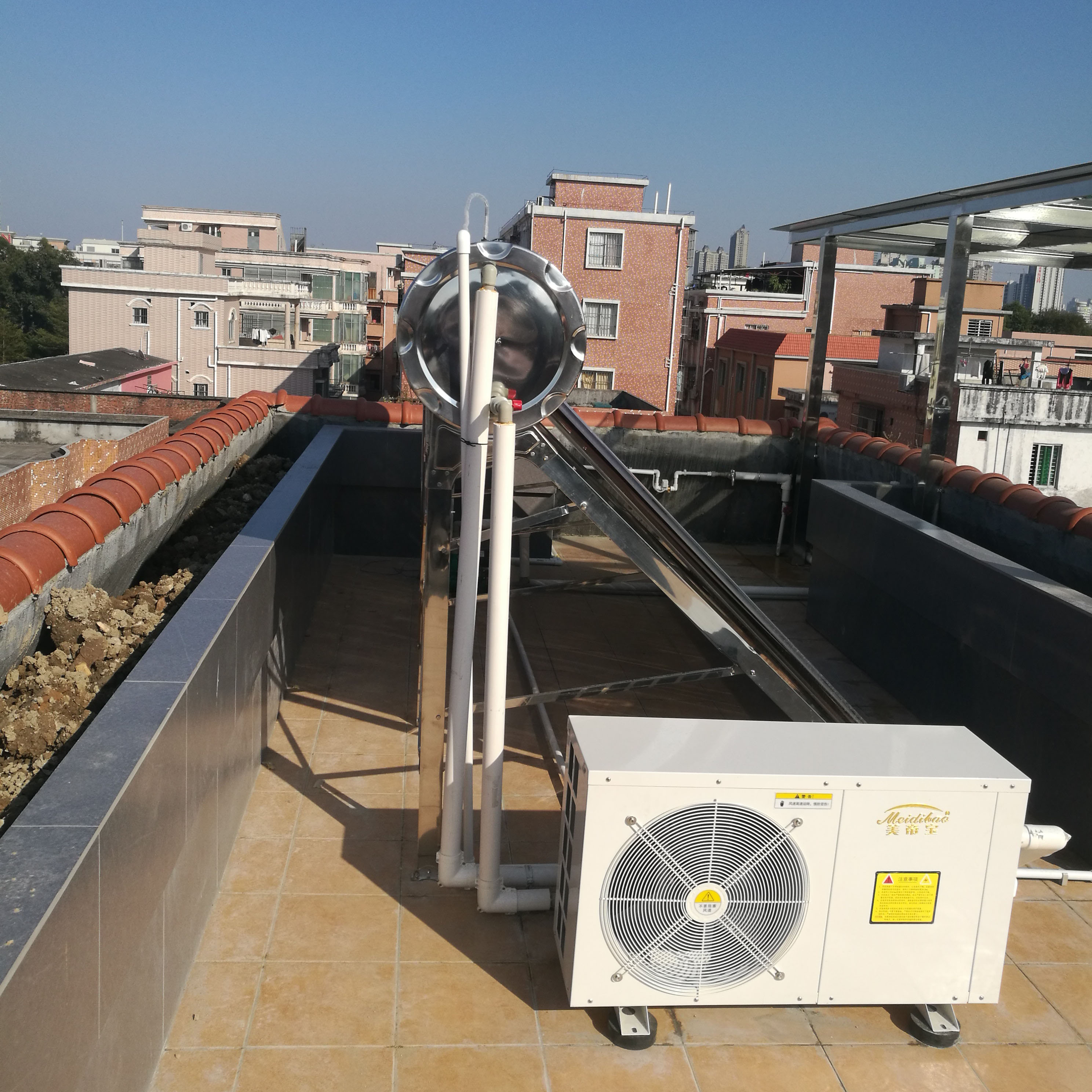 空气能配太阳能热水器0032