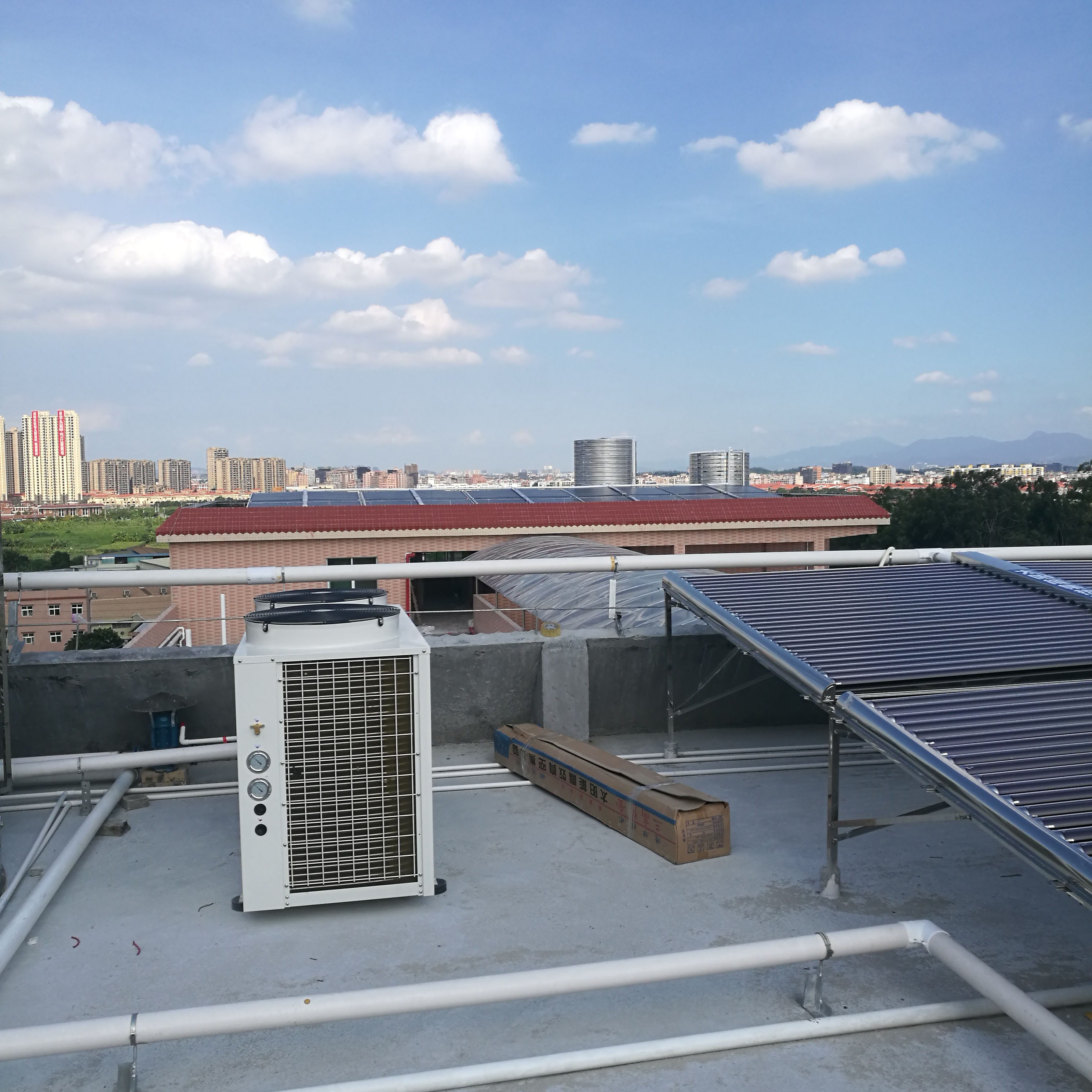 太阳能配空气能热水器0031